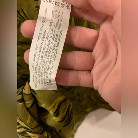 Like new Zara tiger satin novelty print blouse size small - Picture 7 of 7